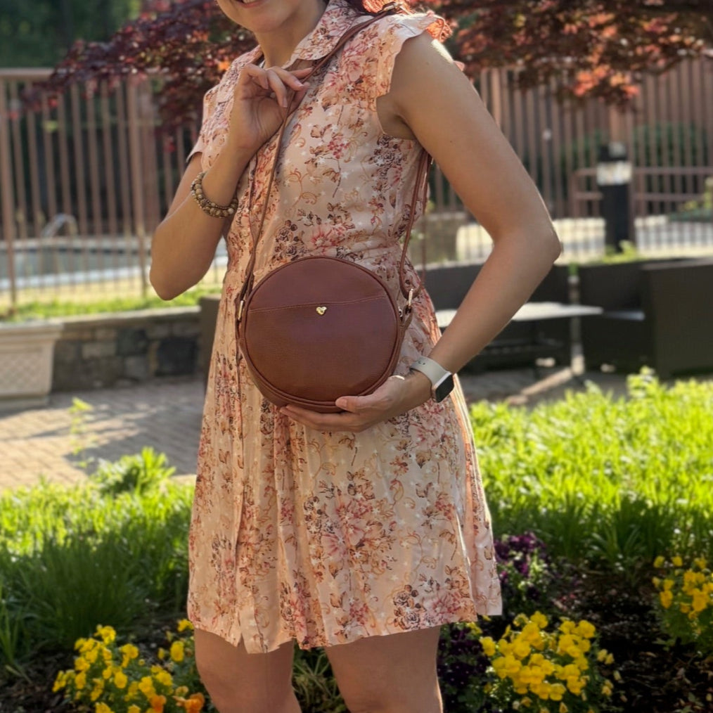 Lía – Leather Round Crossbody Bag