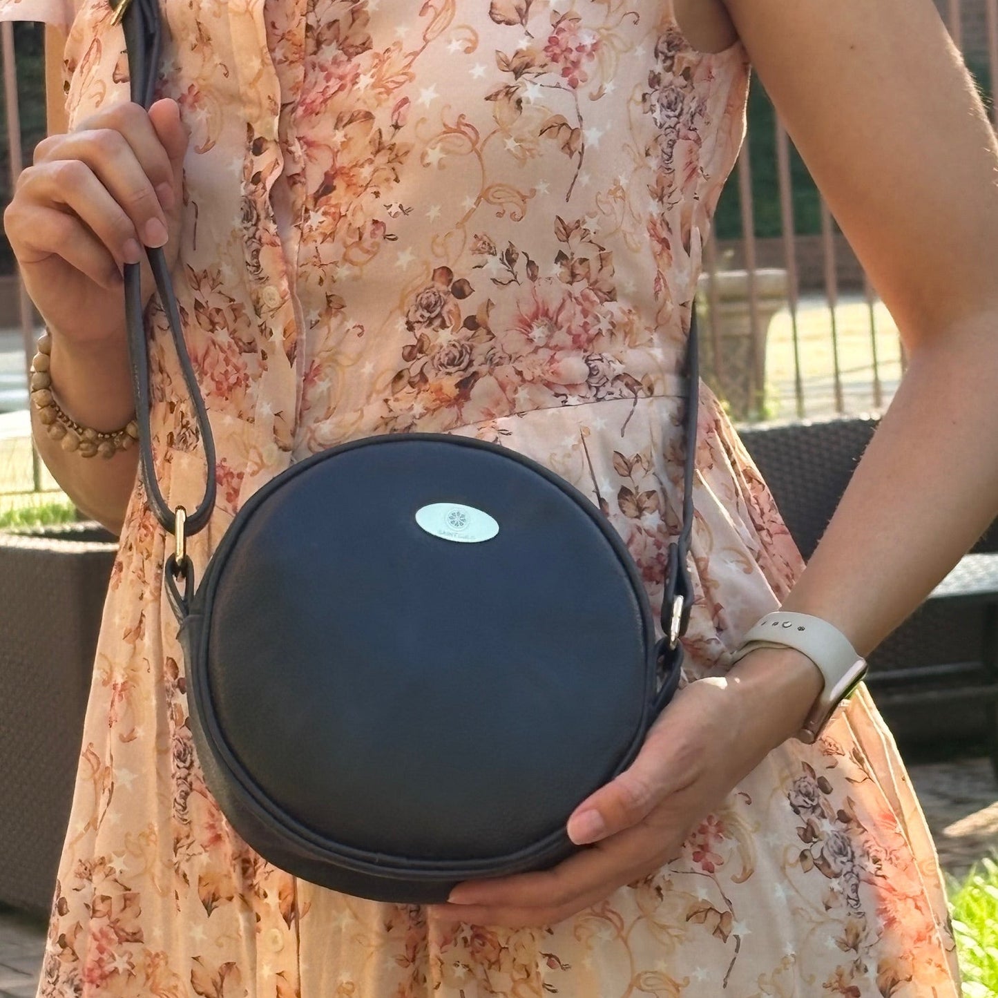 Lía – Leather Round Crossbody Bag